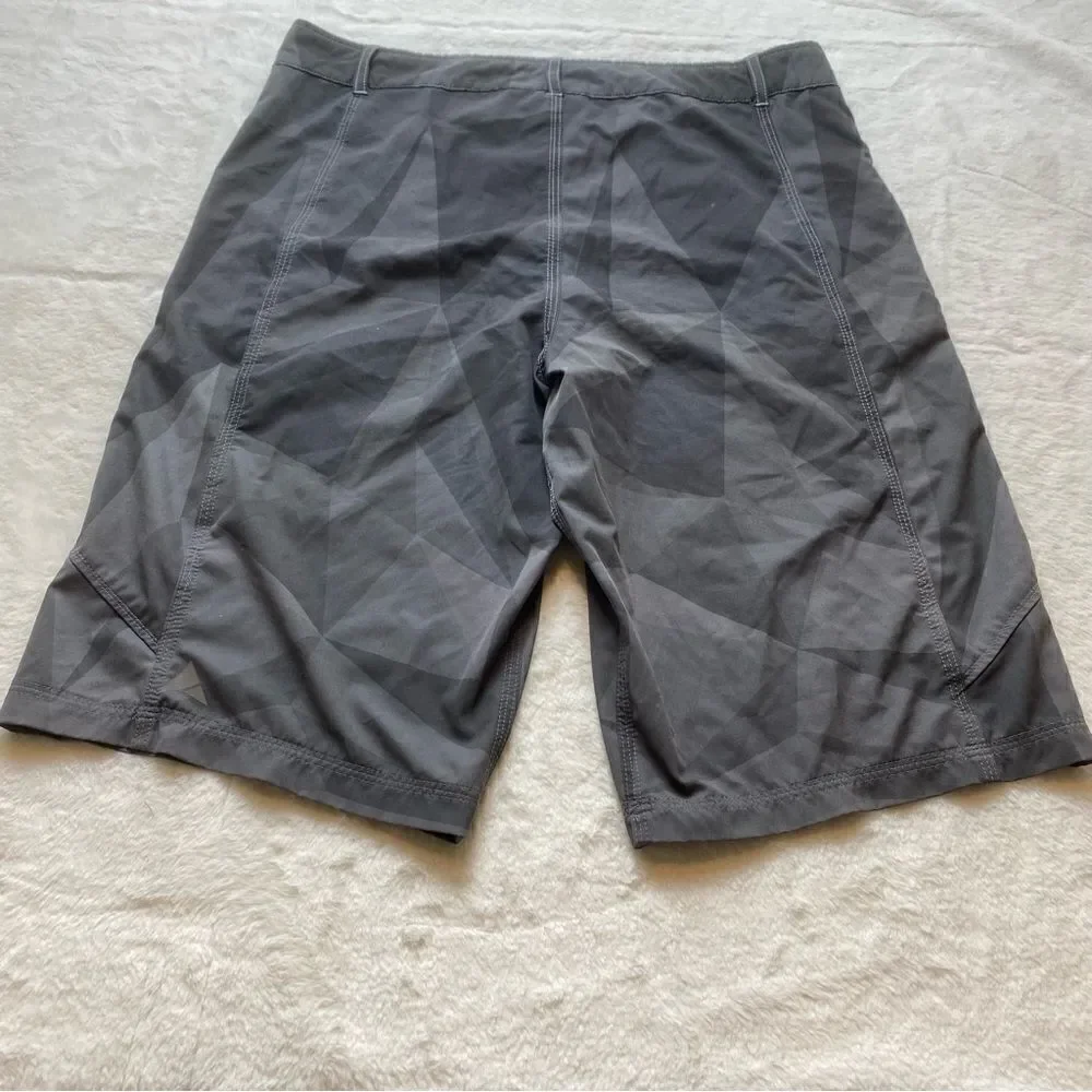 Altura Gray Tone Geo Design Shorts Size Medium